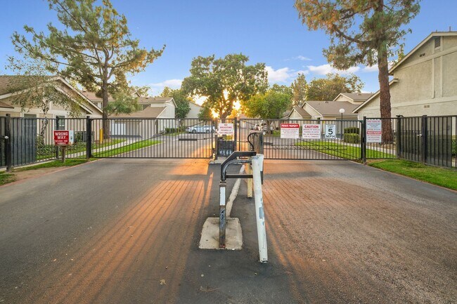 Foto del edificio - 1650 S Campus Ave