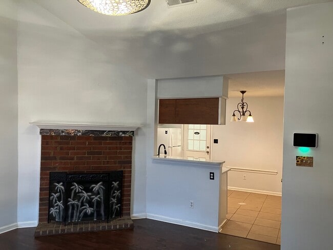 Photo - 7054 Foxhall Dr House