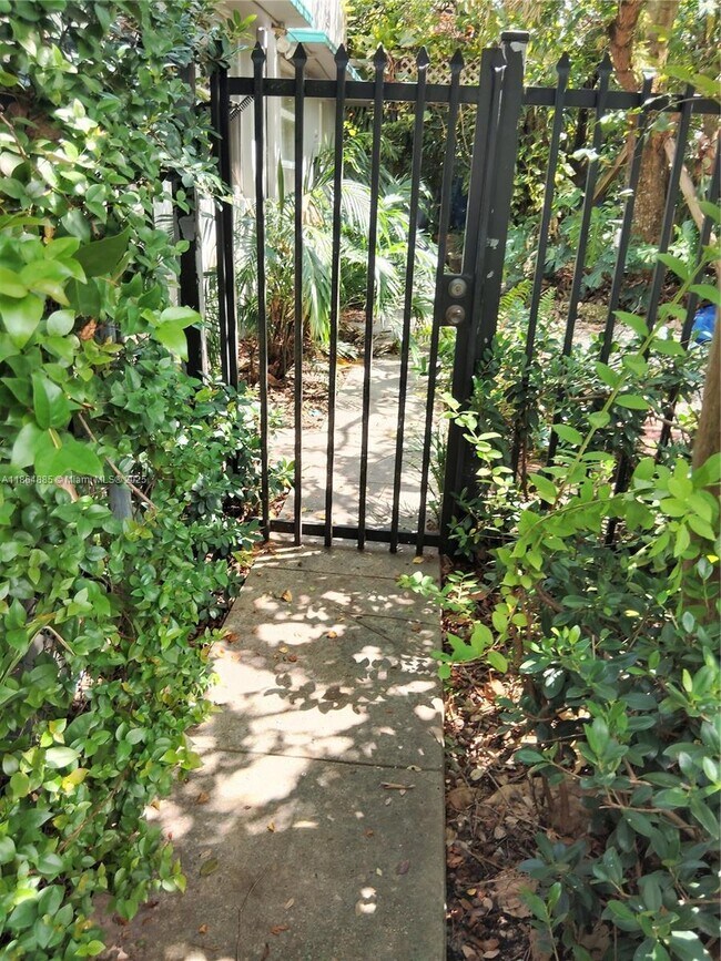 Foto del edificio - 4126 SW 16th Terrace