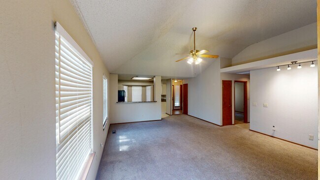 Foto del edificio - 1237 W 112th St