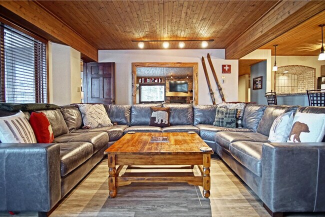 Building Photo - 2286 Apres Ski Way