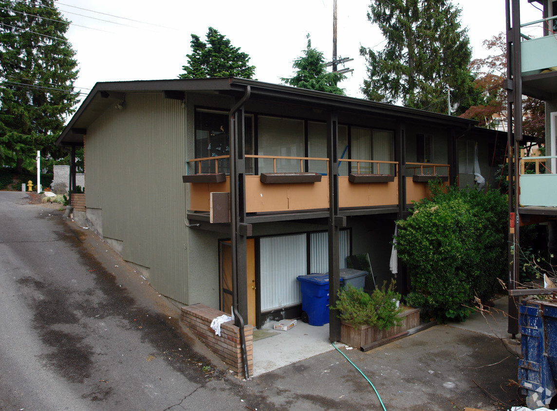 Building Photo - Bauer Crest Apartments