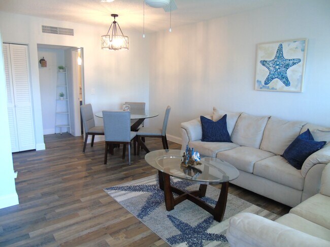Building Photo - 309 Circle Dr S