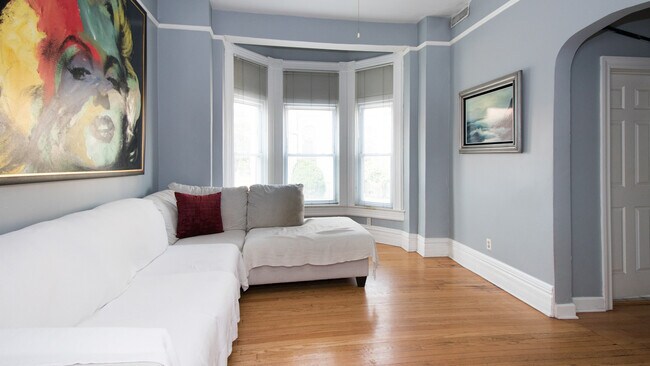 Foto del edificio - 958 W Webster Ave