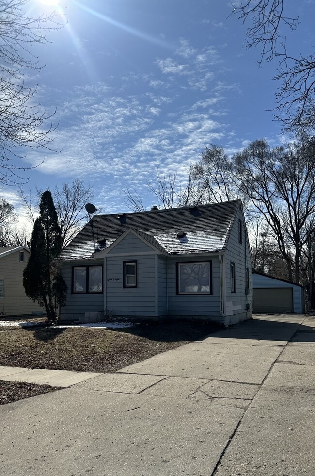 Building Photo - 1508 Midway Dr