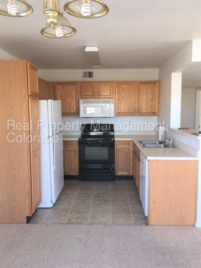 Building Photo - Lovely 3 Bed Condo in Saddle Ridge