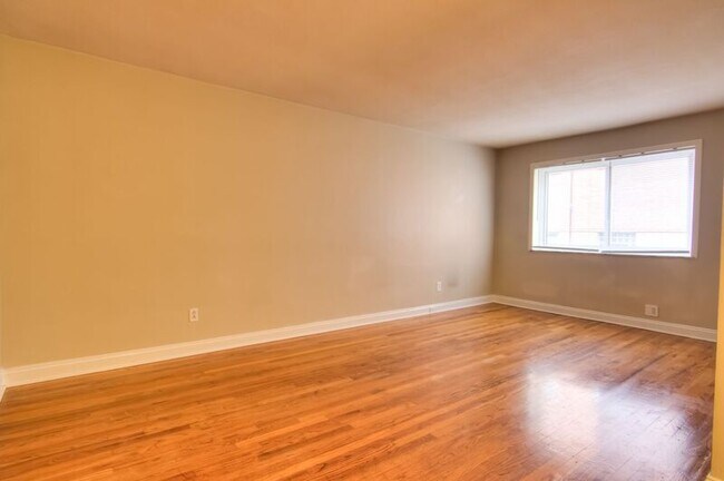 Foto del edificio - 3508 Russell Blvd