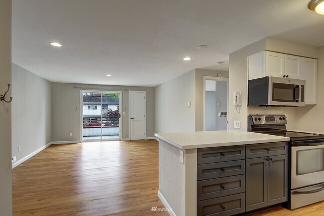 Building Photo - 1124 N 92nd St