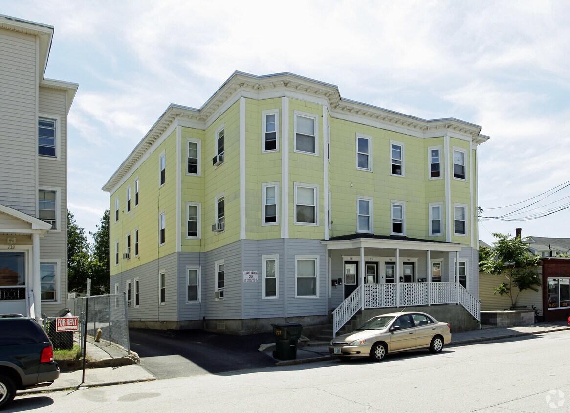 Foto principal - 727 Somerville St