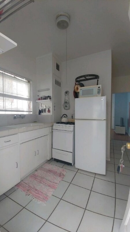 Foto del edificio - 31 1/2 Clubhouse Ave