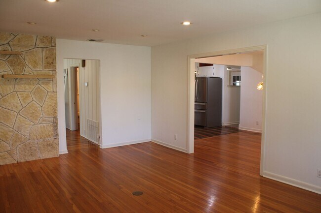 Building Photo - 140 Arvin Dr