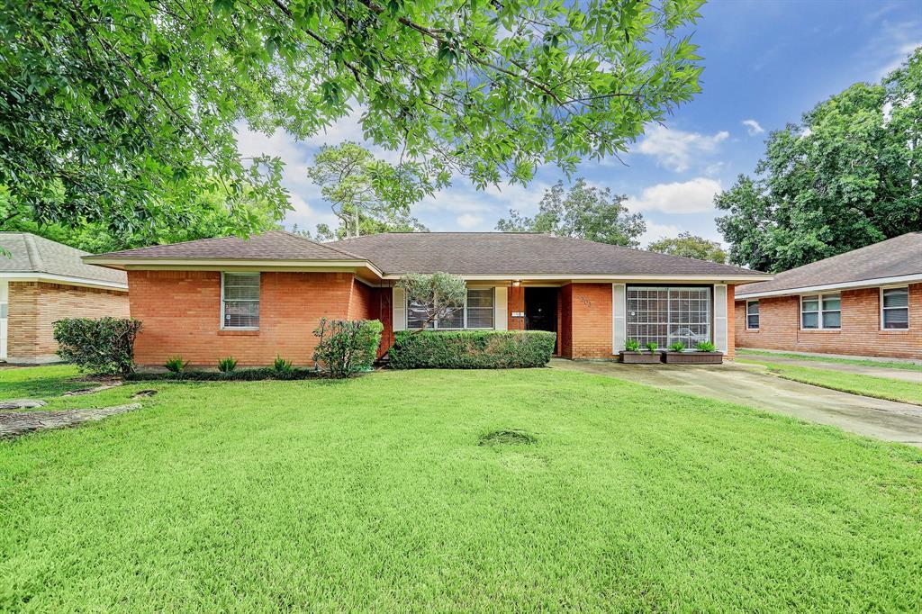 Primary Photo - 2303 Cheshire Ln