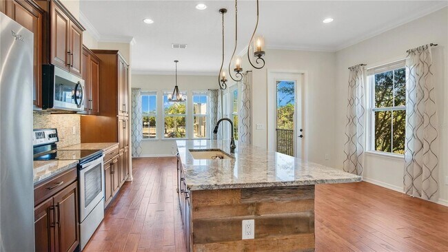 Foto del edificio - 921 Taramundi Dr