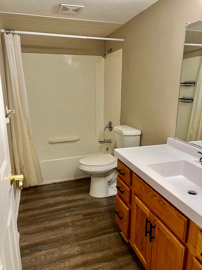 Full bathroom - 640 Jefferson St