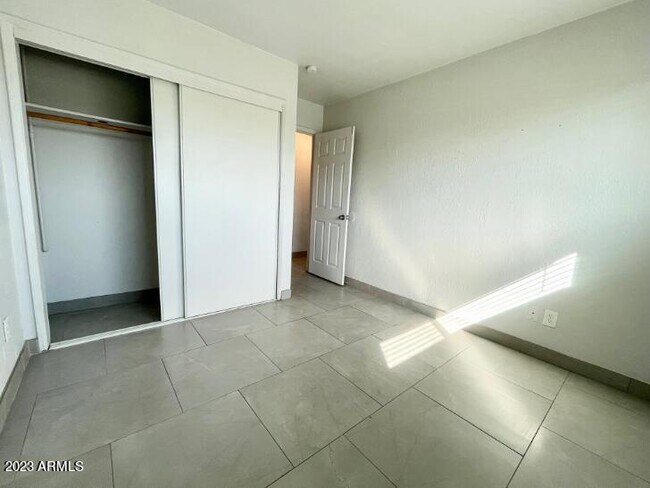 Foto del edificio - 4010 E Portland St