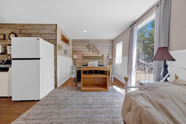 Foto del edificio - MOVE-IN SPEACIAL!! Peaceful Farmhouse Stud...
