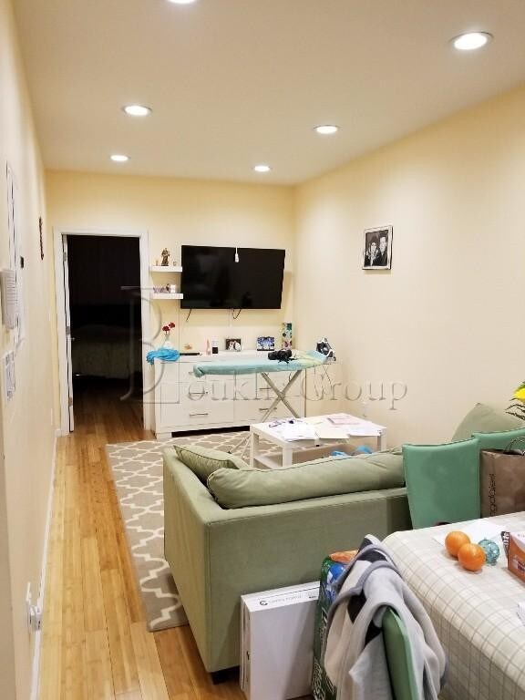 Foto principal - 2028 42nd St