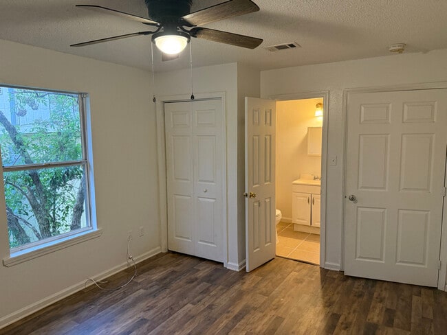 Building Photo - 2130 Feliciana St