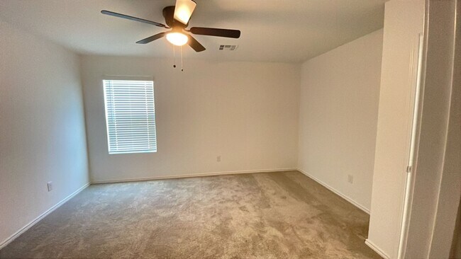 Building Photo - Edmond Rental