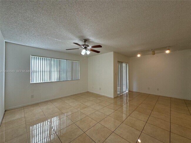 Foto del edificio - 550 S Park Rd