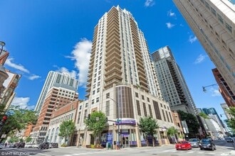 Building Photo - 635 N Dearborn St