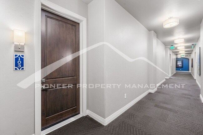 Foto del edificio - Spacious Condo with Washer/Dryer and Centr...