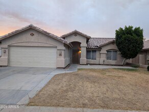 Building Photo - 8918 W Paradise Ln