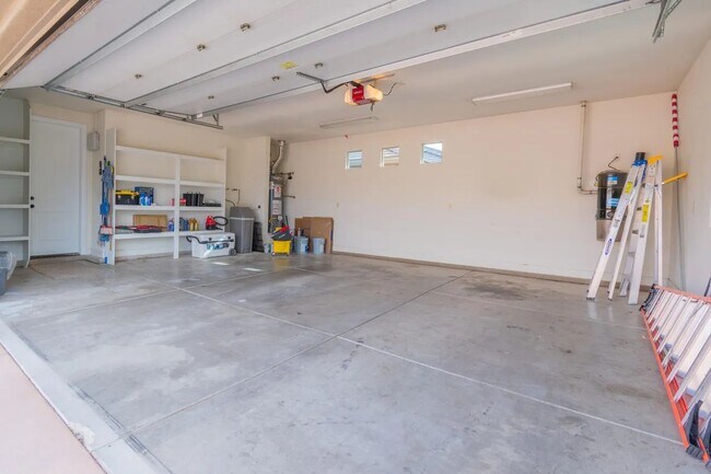 Building Photo - Hurricane Main Home