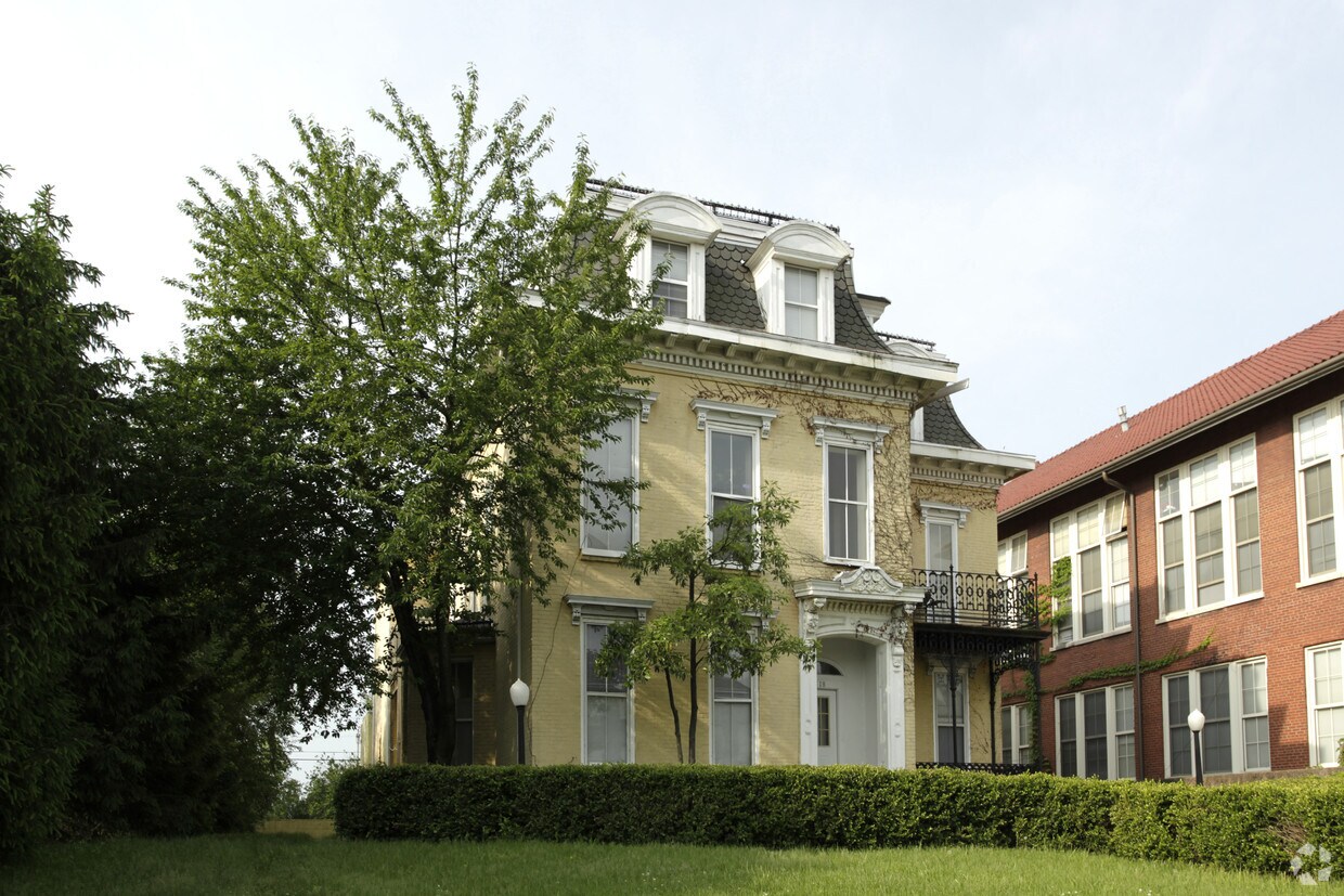 Fachada del edificio - 1518 W Market St