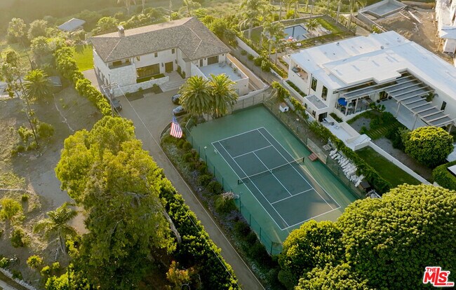 Foto del edificio - 5849 Filaree Heights Rd