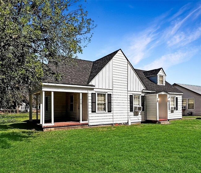 Building Photo - 618 N Avenue A