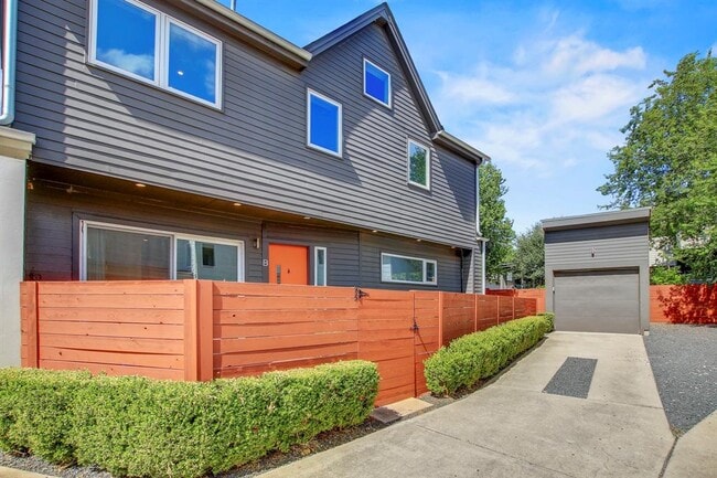 Building Photo - 2502 Southland Dr