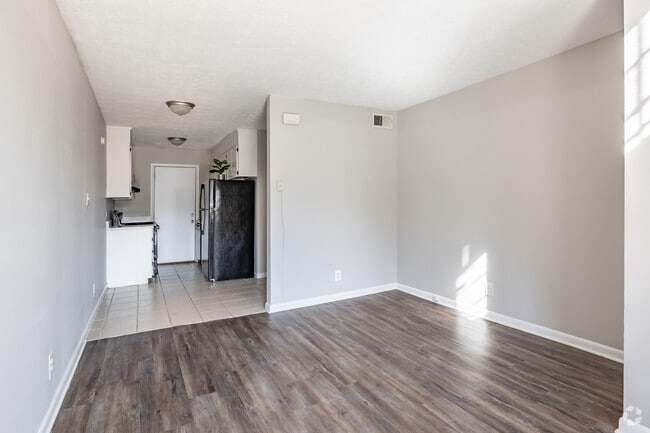 1HAB, 1BA - 900 ft² - Ingleside Terrace