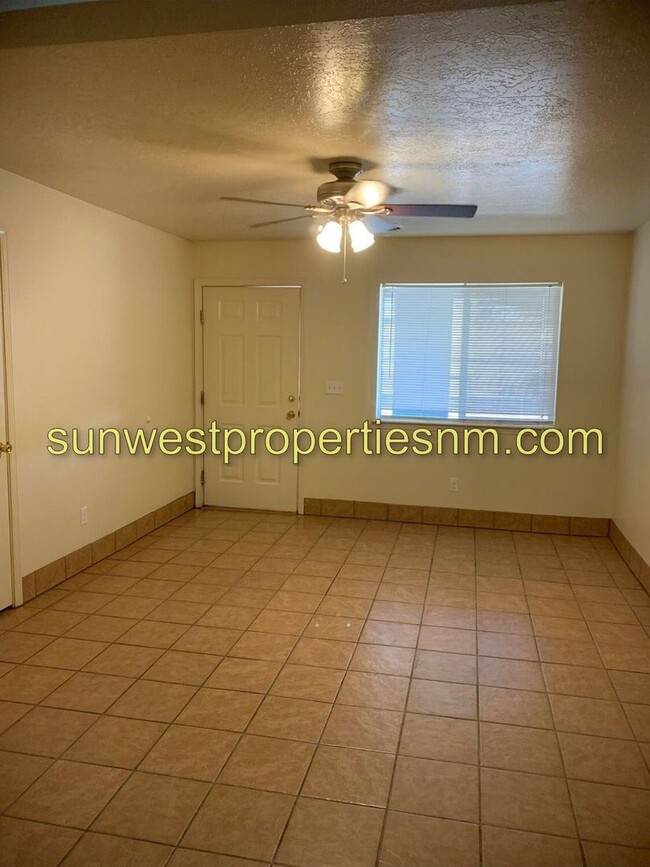 Building Photo - 820 Vine Ave