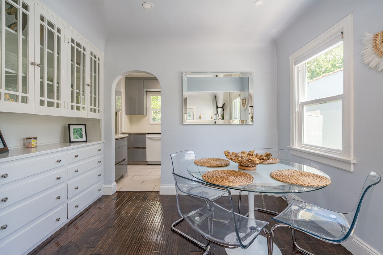 Foto principal - 8061 Waring Ave