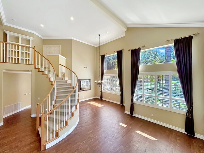 Foto del edificio - Beautiful & Spacious 5BD/3BA House in East...