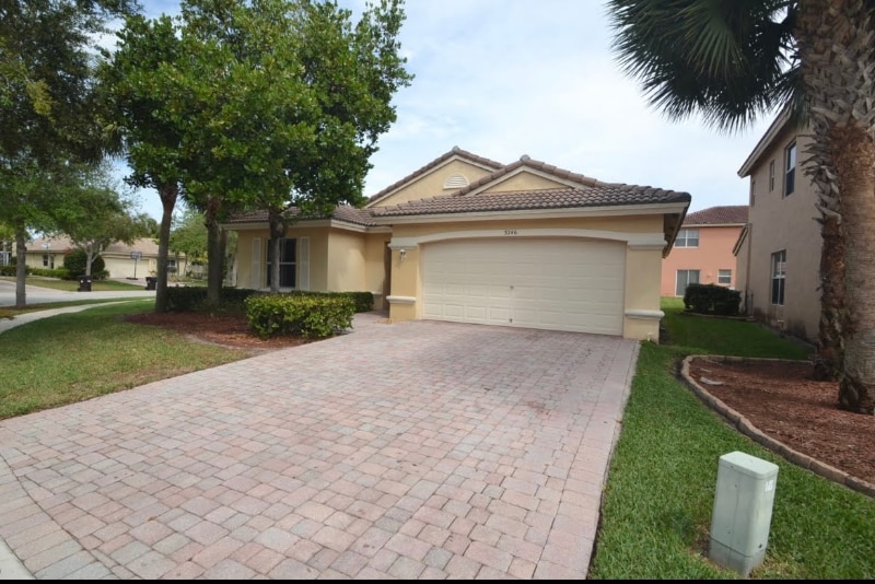 Foto principal - 2838 N Custer Rd