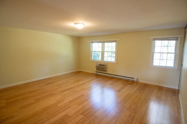 Building Photo - One Bedroom condo in Northampton