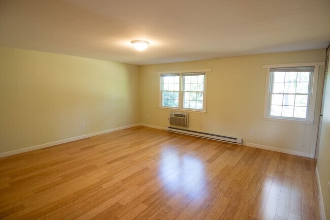 Foto del edificio - One Bedroom condo in Northampton