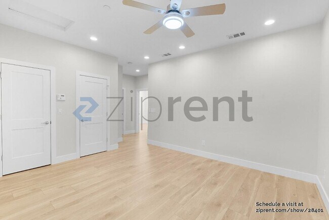 Building Photo - Unit