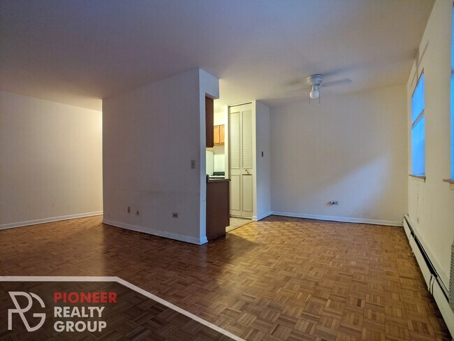 Foto del edificio - 510 W Briar Pl