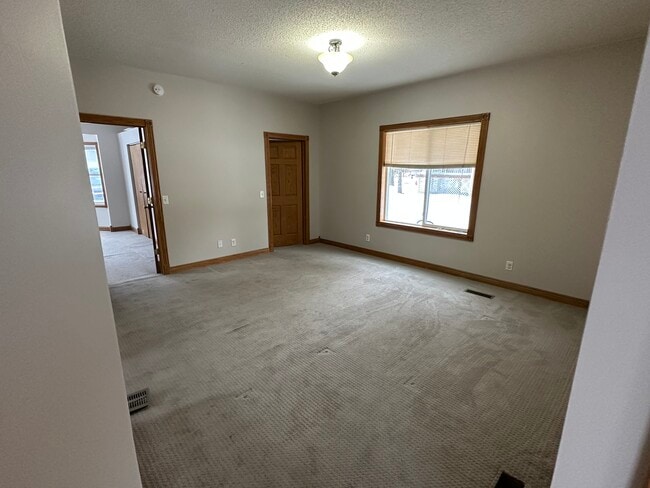Building Photo - 465 3rd Ave