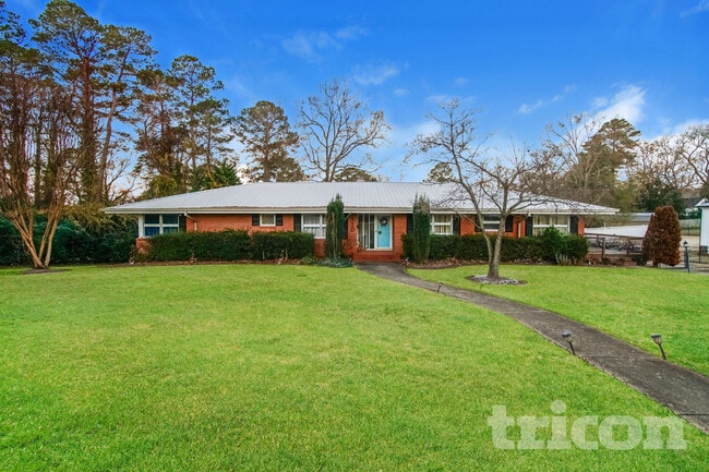 Building Photo - 320 Crescent Dr