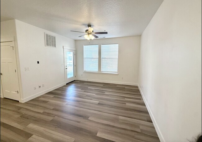 Foto del edificio - 487 N 360 W