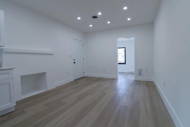 Foto del edificio - 6825 NW 5th Ct