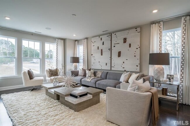 Building Photo - 2806 Austin Fls Sta