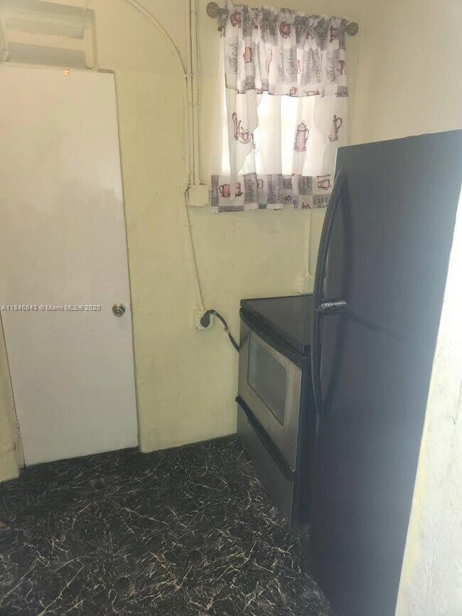 Foto del edificio - 18520 NW 22nd Ct