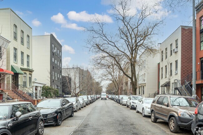 Contexto del vecindario - 111 Huron St