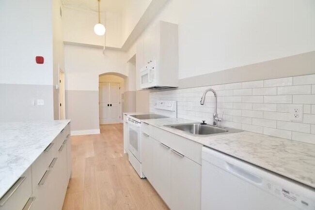 Foto del edificio - 30 W Broad St