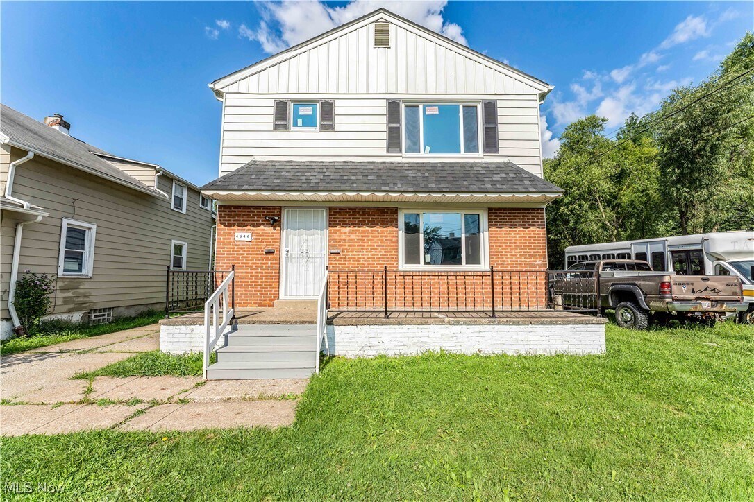 4646 E 147th St Cleveland, OH 44128 – photo 1